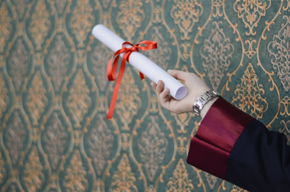 7 Factors to Consider When Buying Novelty Diplomas